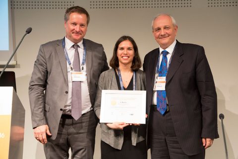 Joana Neves receives the ESUI Best Poster Award